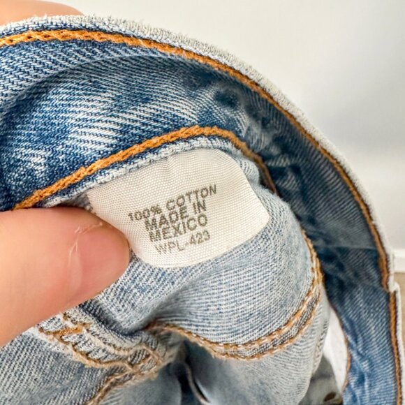 Vintage Levi's 501 Cut Off Denim Shorts - Size 33 - Picture 11 of 11